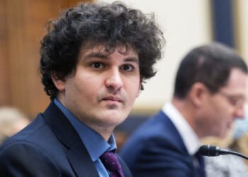 SBF разрешили использовать только телефон без выхода в сеть и простейший ноутбук