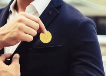 Не меньше 36 публичных компаний впервые купят биткоины до конца года. Что движет трендом?