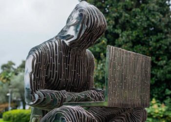 Сатоши Накамото вошёл в топ-11 богатейших людей мира из-за роста Биткоина. Когда он окажется на первом месте?