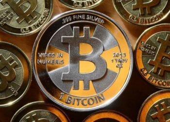 Почему не стоит продавать криптовалюты в августе