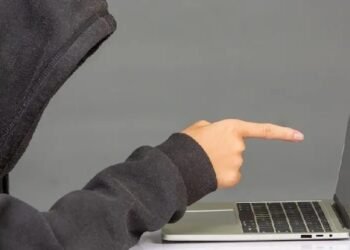 Женщина поверила мошенникам и решила вложить 1 млн рублей в криптовалюту