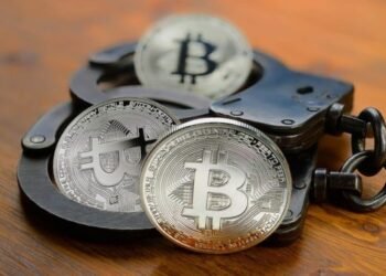 Бывший полицейский в США украл биткоины у подростка