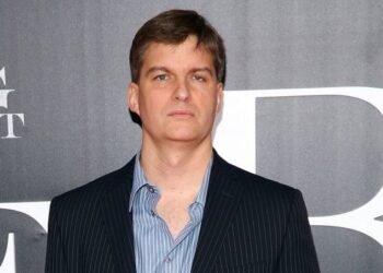 Adobe: $25 млрд выкуп акций и ставка Майкла Бьюрри