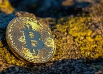 Кого именно Трамп отправляет в каменный век? Крипторынок штормит