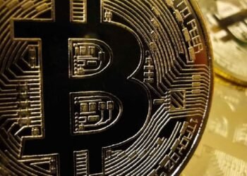 Почему сезон альткоинов до сих пор не наступил? Следите за ценой биткоина в октябре 2026 года!