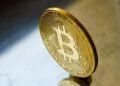 Мнение: Цена биткоина может обвалиться до $47 000
