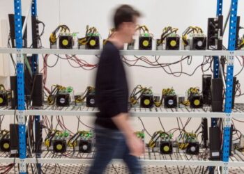 Россиянин организовал криптоферму на трансформаторной подстанции
