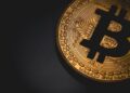 Аналитик предупреждает: биткоин может упасть до $33,000