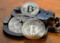 ФБР изъяло $8 млрд в биткоинах: крупнейшая конфискация в истории