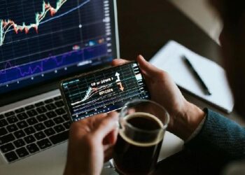 Вывод средств из ETF может быть сигналом на покупку биткоина — Santiment
