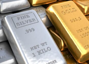 Роберт Кийосаки прогнозирует рост цены на золото до 10 тыс. долларов и на серебро до 200 долларов на фоне приближения государственного долга США к отметке в 40 трлн долларов