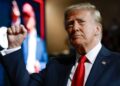 Суд решит, кому принадлежат твиты Трампа