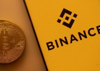 С биржами Binance за сутки было выведено 13 800 BTC, при этом цена биткоина удерживается на уровне выше 83 тыс. долларов