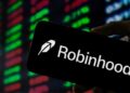 Компания Robinhood поставила 25 миллионов долларов на переход Крузо от Bitcoin к искусственному интеллекту