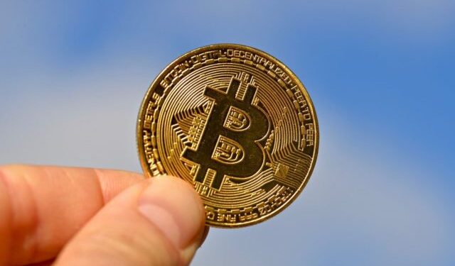 Биткоин-индикатор выходит из медвежьей зоны: разворот или ловушка?