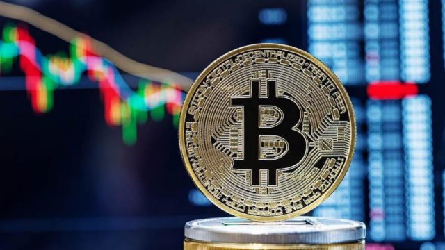 Коуэн: биткоин рискует упасть до $75 000 при закрытии ниже $83 000