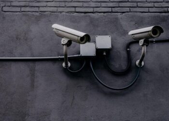 Инженера OpenAI задержали за прослушку переговорной