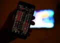 X запускает торговлю биткоином и акциями для США