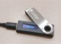 Ledger представила Atom: гибрид кошелька и Android-смартфона