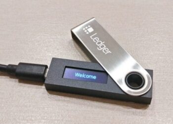 Ledger представила Atom: гибрид кошелька и Android-смартфона
